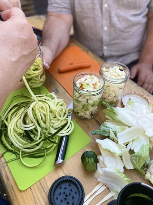 Am 21.9. findet der erste bundesweite Slow Food Tag statt: Die regionalen Gruppen des Vereins laden zu Verkostungen, langen Tafeln und Genusswanderungen ein. Am 21.9. findet der erste bundesweite Slow Food Tag statt: Die regionalen Gruppen des Vereins laden zu Verkostungen, langen Tafeln und Genusswanderungen ein.
