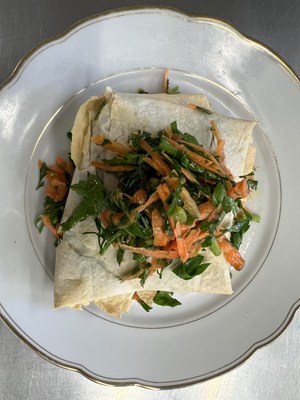 Neues aus der Dienstagsküche: Brik mit Möhren-Petersiliensalat Neues aus der Dienstagsküche: Brik mit Möhren-Petersiliensalat