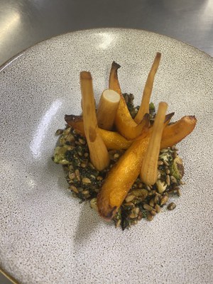 Neues aus der Dienstagsküche: Hokkaidokürbis mit confierter Wurzelpetersilie, Rosenkohl-„Gremoulata“ & Thymian Beurre blanc Neues aus der Dienstagsküche: Hokkaidokürbis mit confierter Wurzelpetersilie, Rosenkohl-„Gremoulata“ & Thymian Beurre blanc